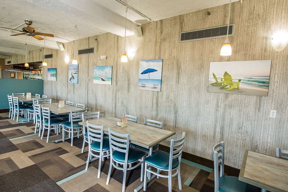 ホテル ラマダ プラザ バイ ウィンダム バージニア ビーチ バージニアビーチ レストラン 写真